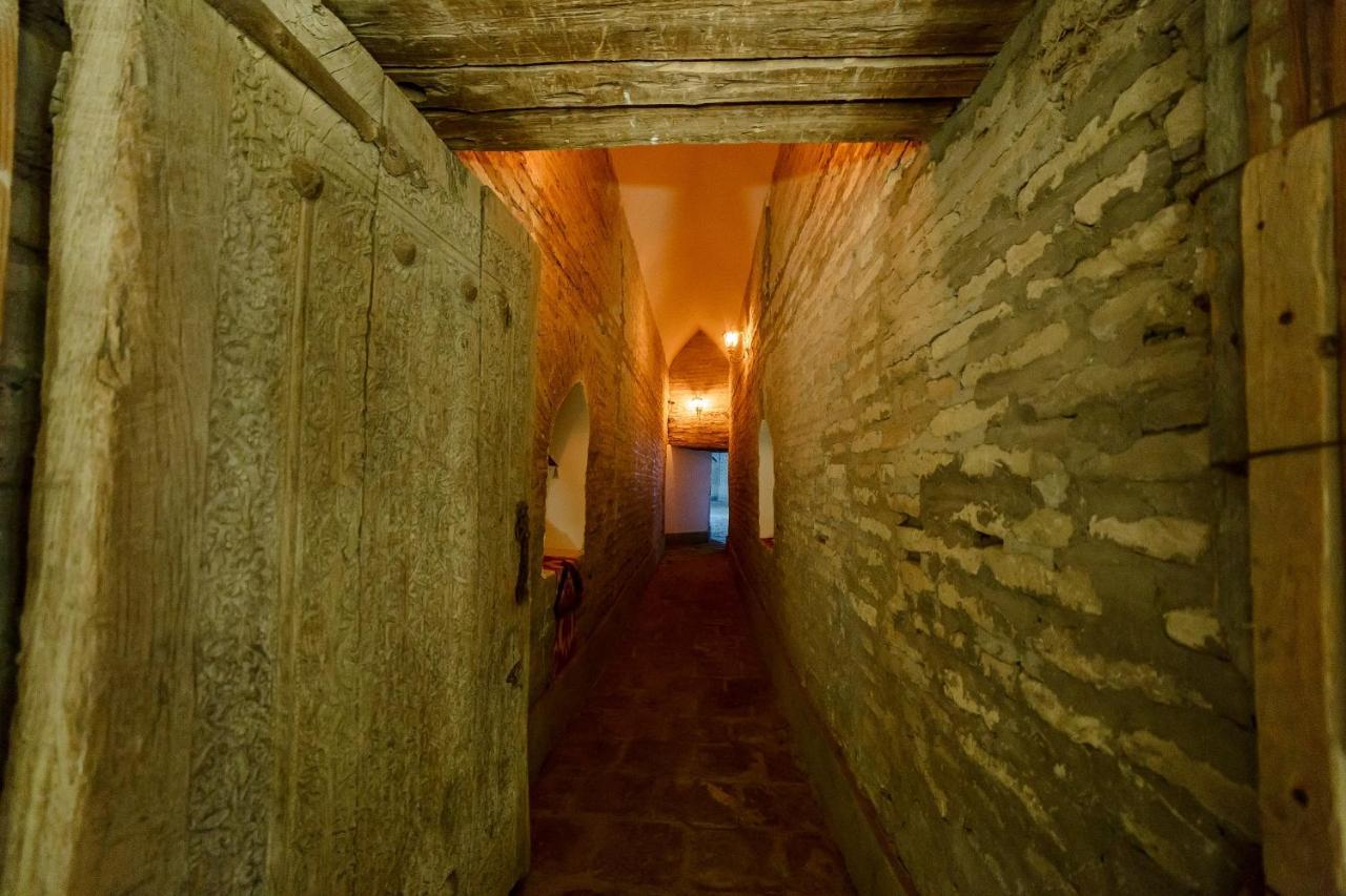 Feruzkhan Hotel - Madrassah Mohammed Rakhim Khan 1871 ヒヴァ エクステリア 写真