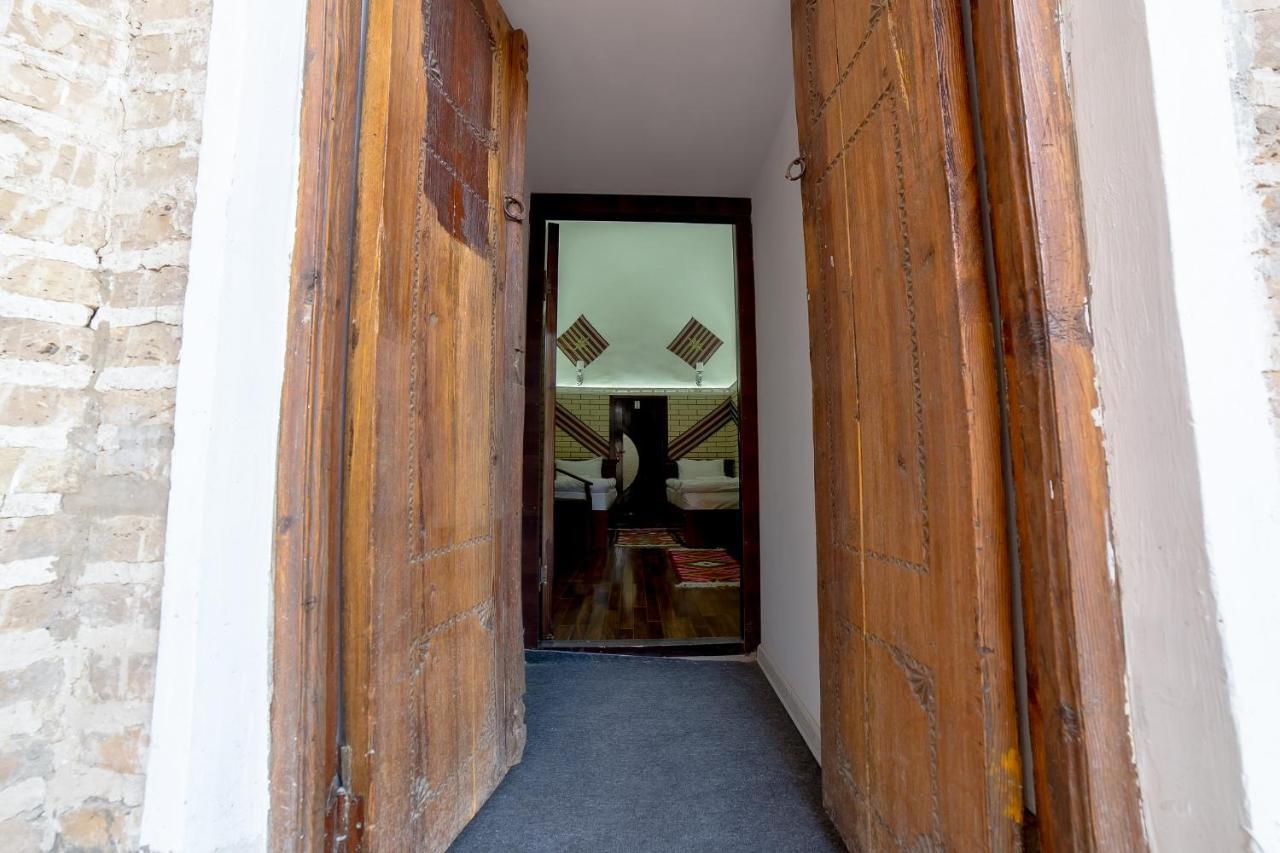 Feruzkhan Hotel - Madrassah Mohammed Rakhim Khan 1871 ヒヴァ エクステリア 写真